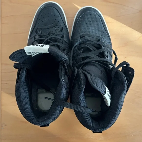 Nike Black Women's Wedge Sneakers - Picture 9 of 11